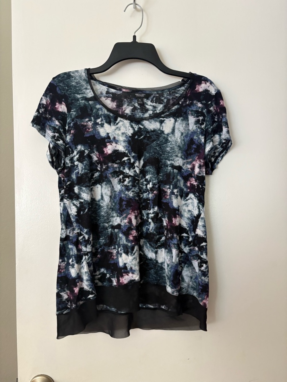 SIMPLY VERA VERAWANG Women's Black Abstract Print Short Sleeve Top